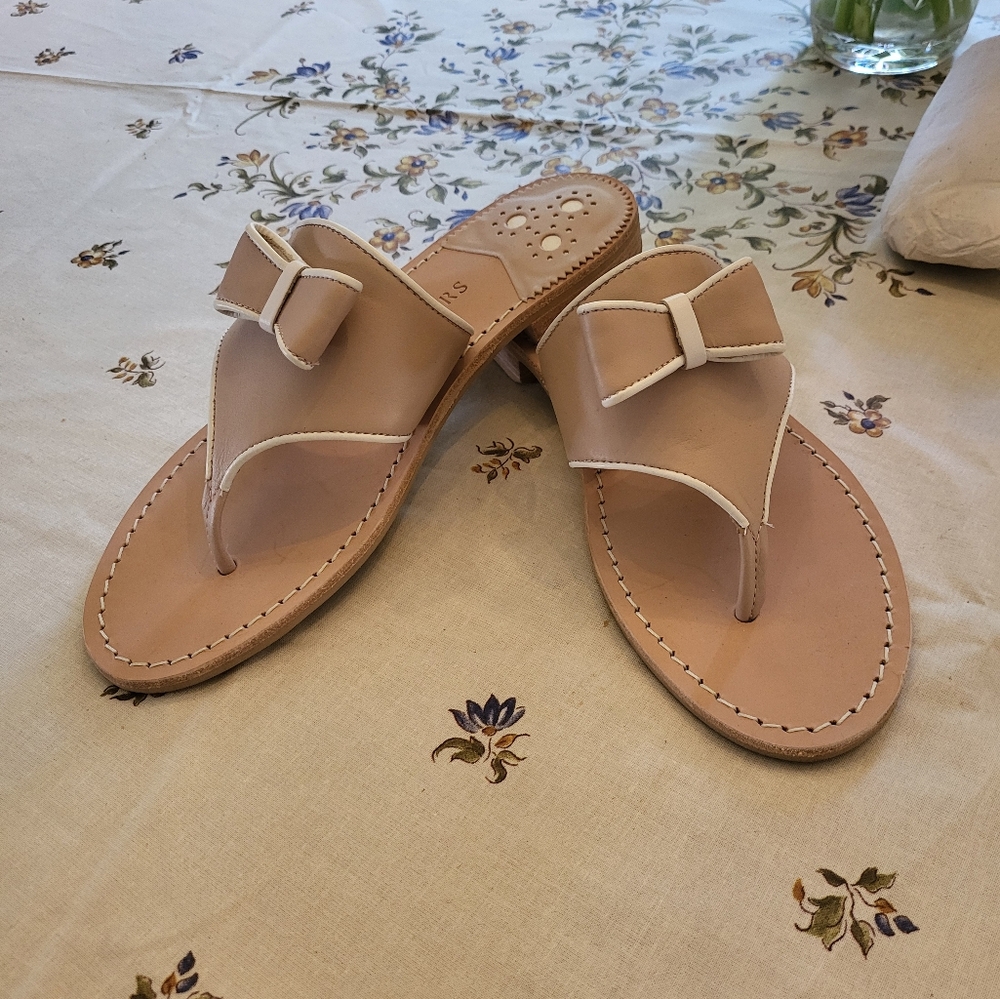 Jack Roger's Beige and white sandals